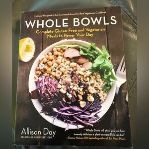 ⚫️3/$10 - Whole Bowls Cookbook by Allison Daley